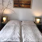 Nyaraló Zareci *