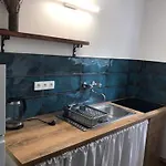Nyaraló Zareci *